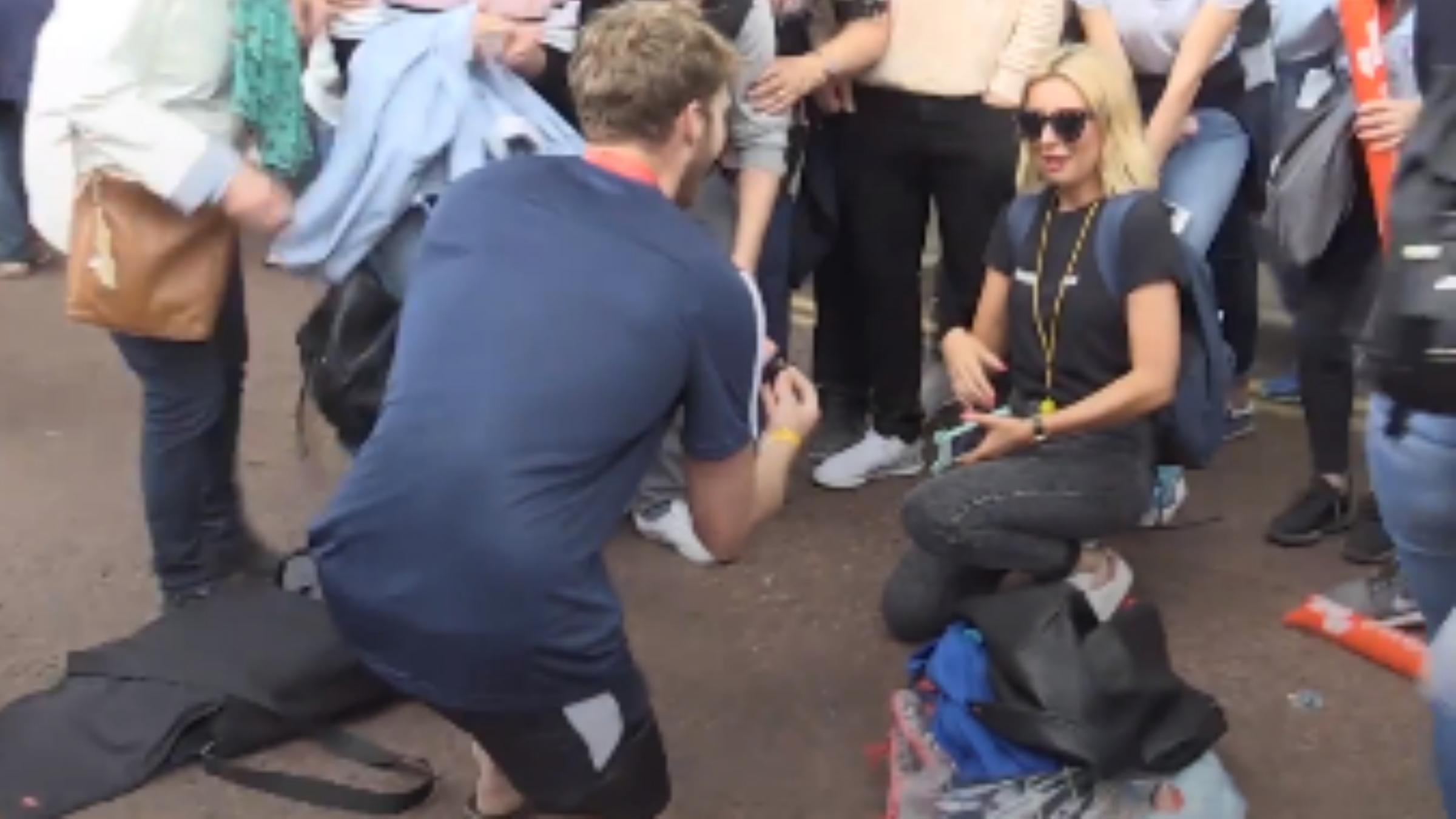 In video: London Marathon runner proposes at the finish line - Hillingdon Times