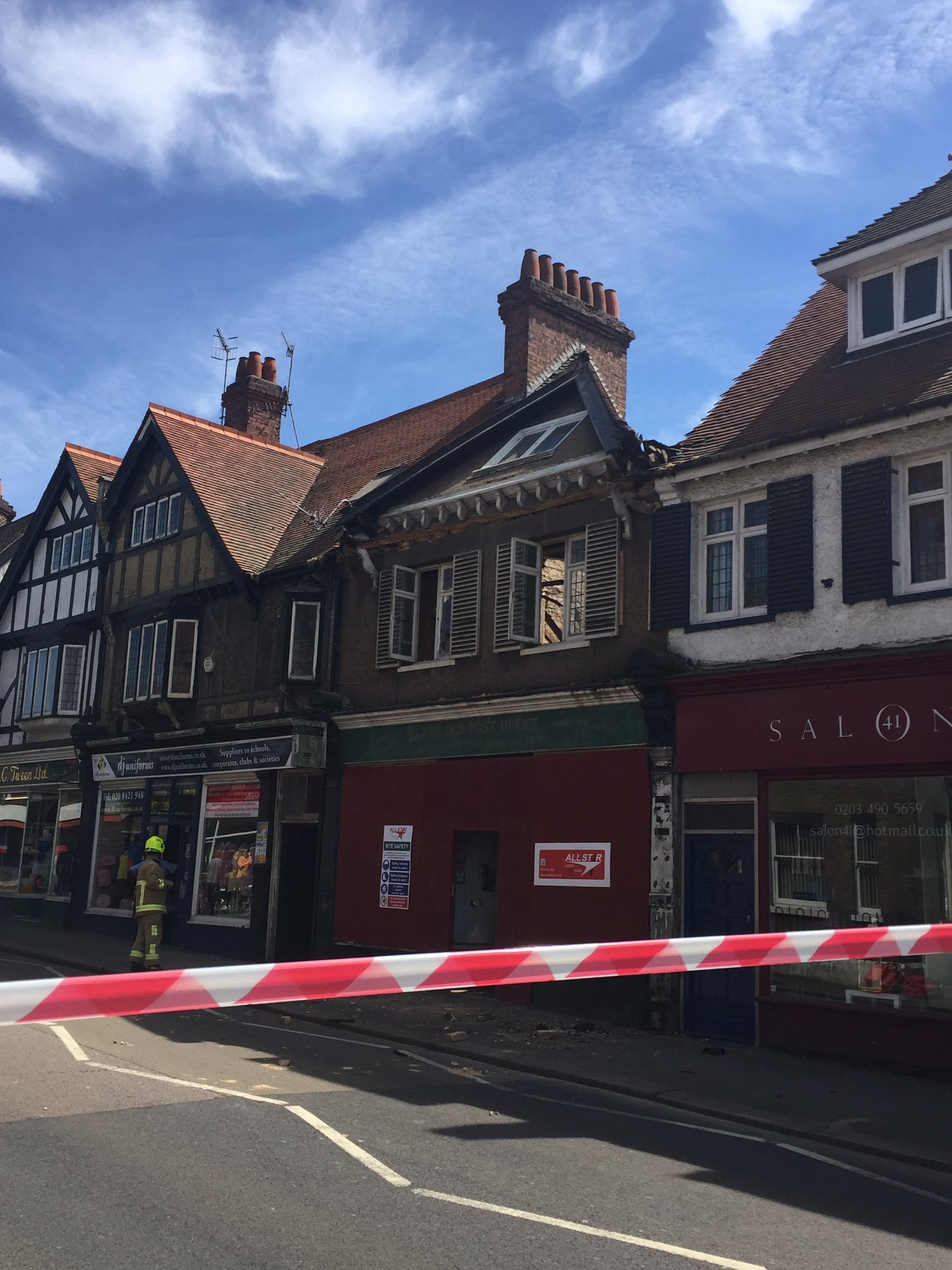 High Street closed after building collapses